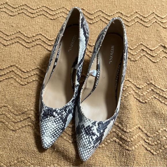 Merona women Python Print Pointed Toe Heeled shoes size 8 - Picture 1 of 5